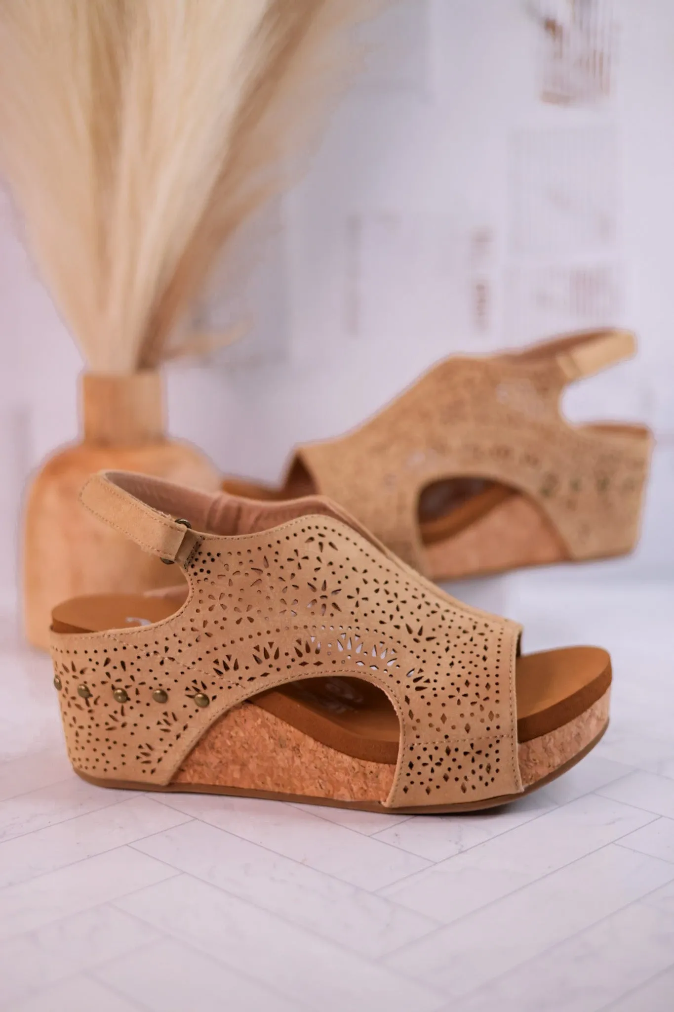 Nude Free Fly Wedge