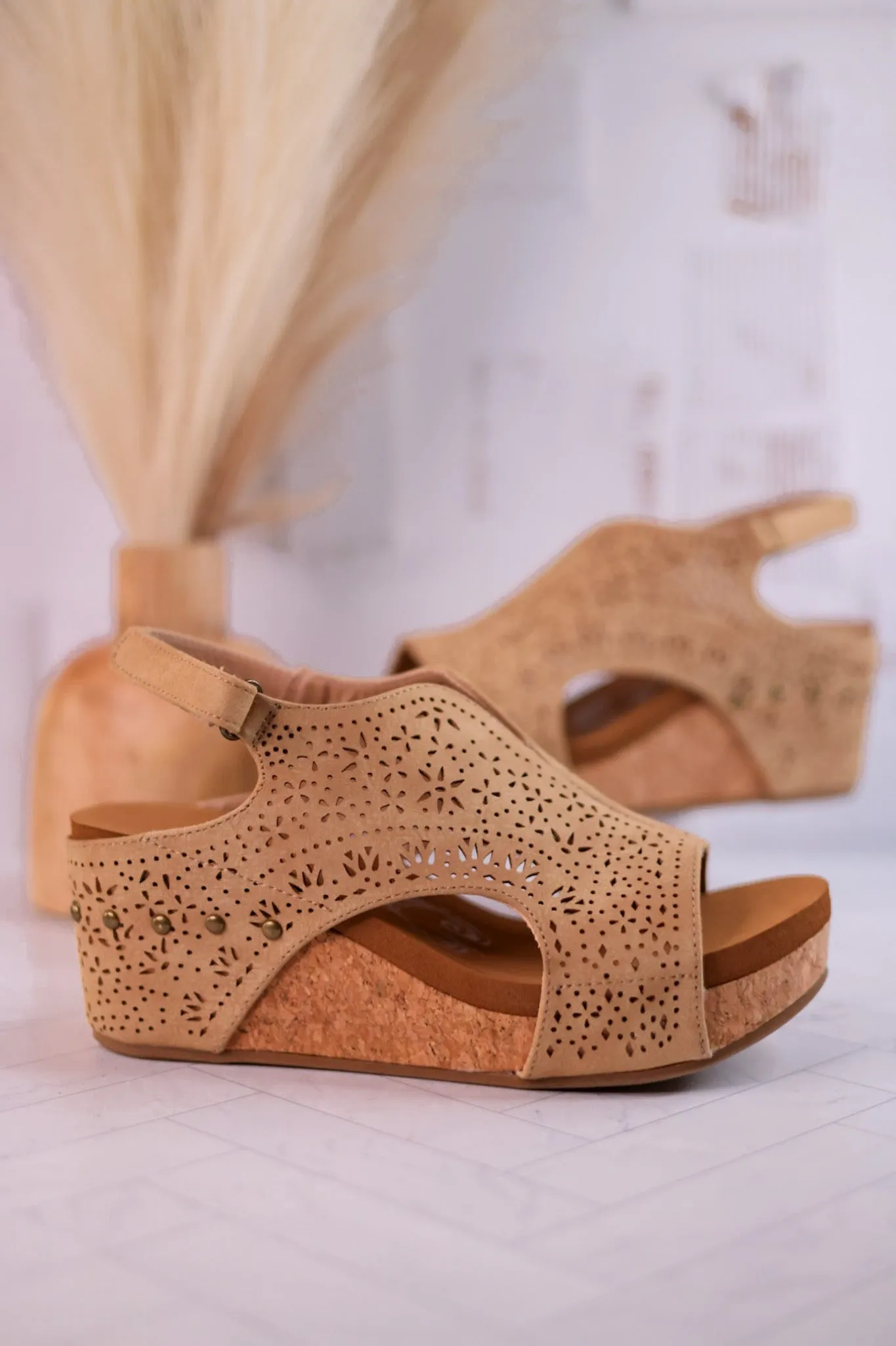 Nude Free Fly Wedge
